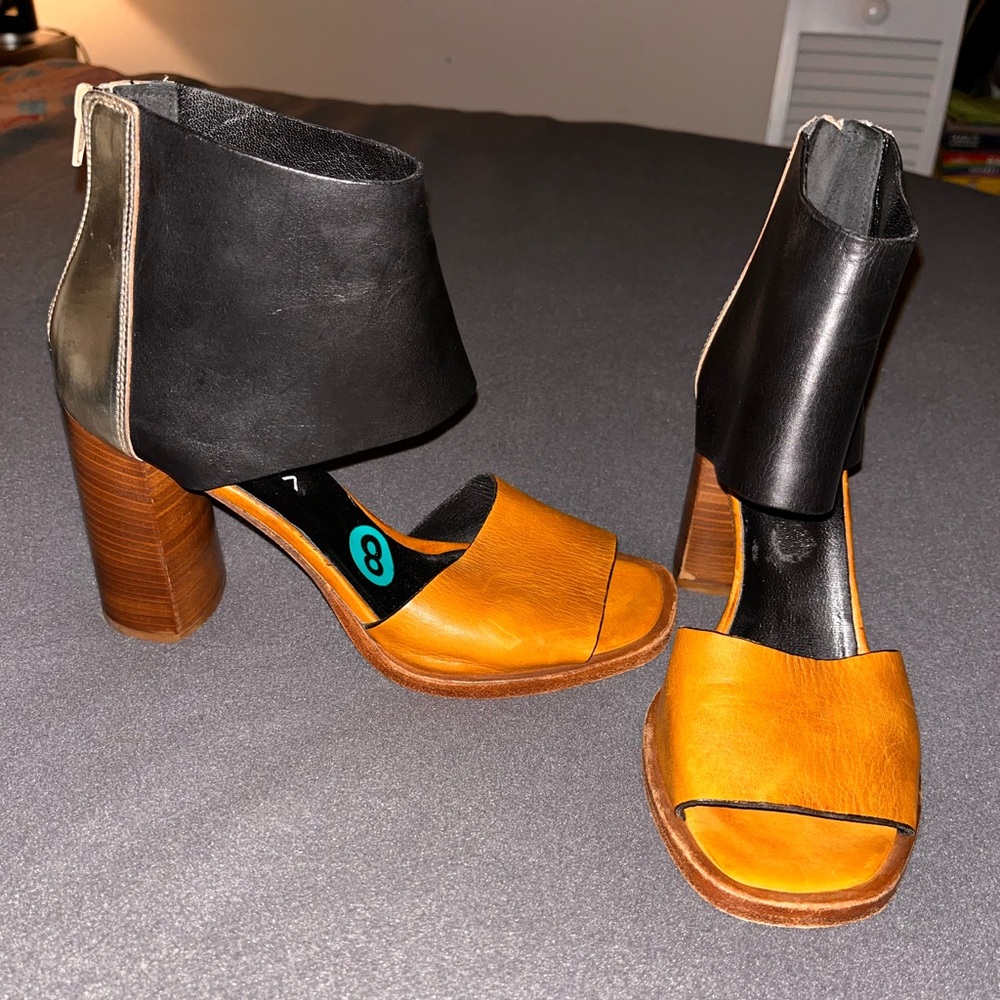 EUC Strategia VTG Y2K brown black block 3.5” heels clogs. Size 8 or 38